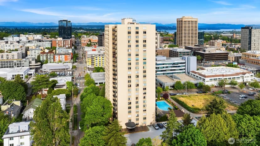 Property photo for 4540 8th Avenue Ne #1002, Seattle photo 26