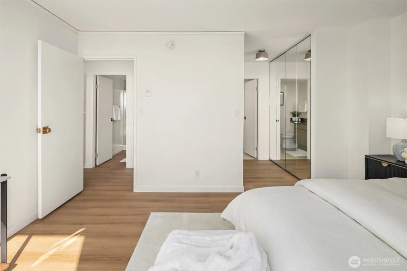 Property photo for 4540 8th Avenue Ne #1002, Seattle photo 18