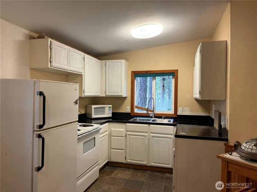 Property photo for 42062 Cedar Street, Concrete photo 12