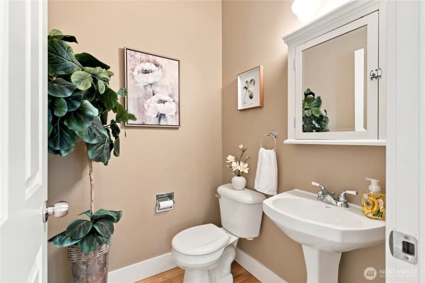 Property photo for 19028 37th Avenue Ne, Lake Forest Park photo 23