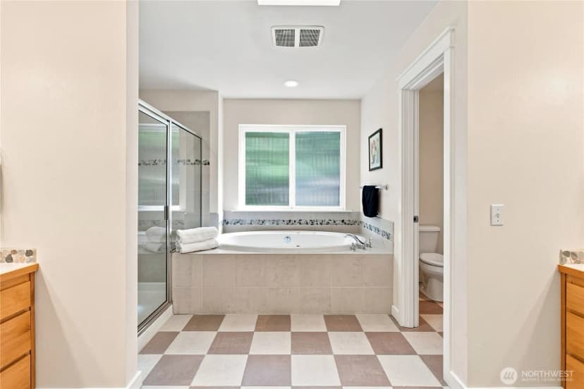 Property photo for 19028 37th Avenue Ne, Lake Forest Park photo 28