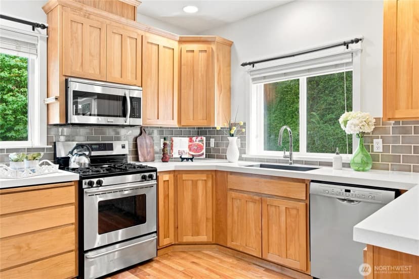 Property photo for 19028 37th Avenue Ne, Lake Forest Park photo 16