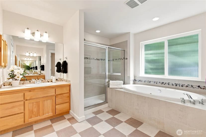 Property photo for 19028 37th Avenue Ne, Lake Forest Park photo 27