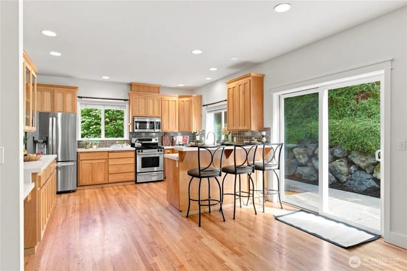 Property photo for 19028 37th Avenue Ne, Lake Forest Park photo 12