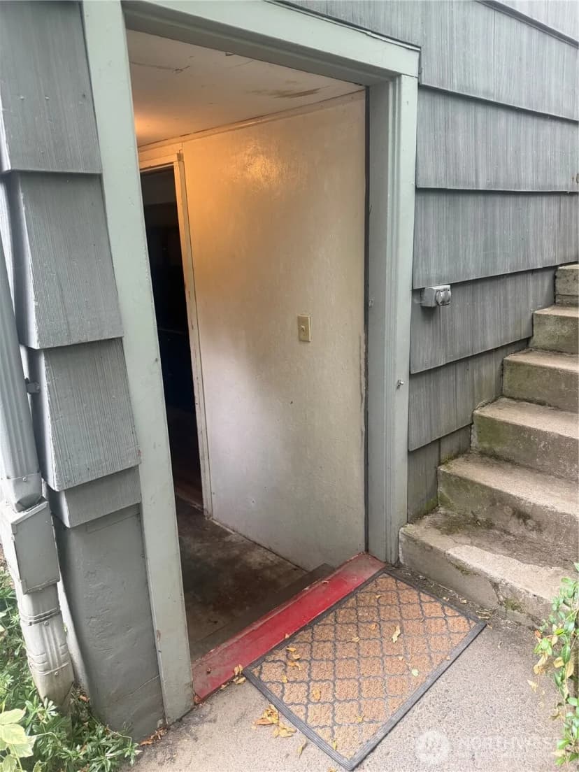 Property photo for 15122 S 42nd Ave, Tukwila photo 24