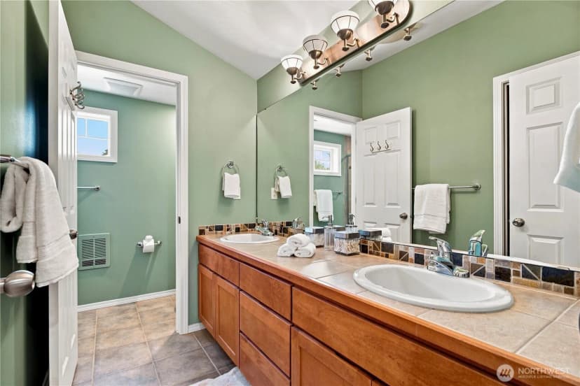 Property photo for 12307 10th Place Ne #unit C, Seattle photo 13