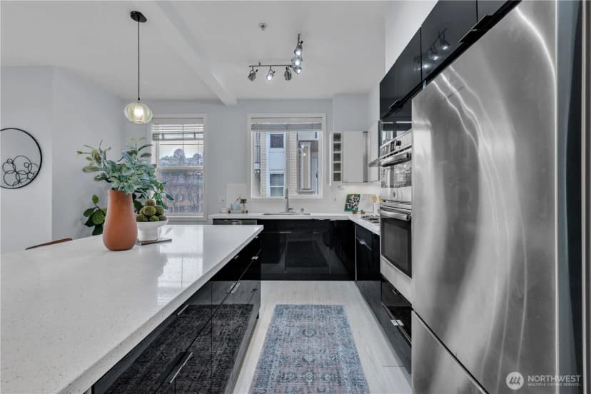 Property photo for 530 4th Avenue W #410, Seattle photo 6