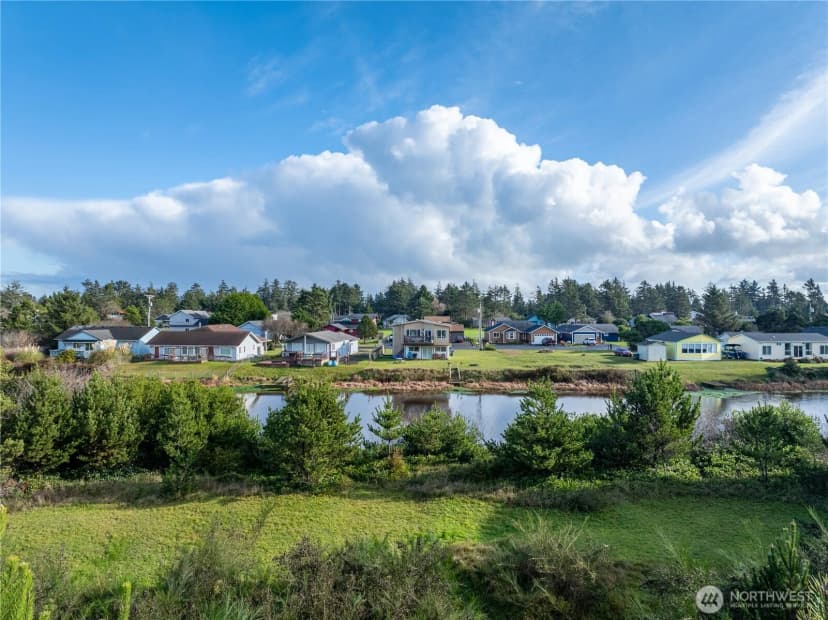 Property photo for 568 Point Brown Avenue Ne, Ocean Shores photo 18
