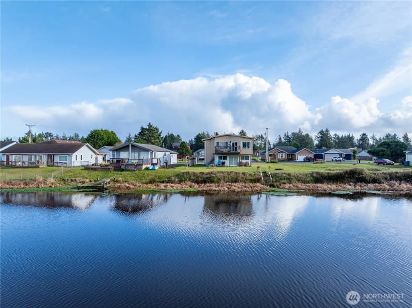 Property photo for 568 Point Brown Avenue Ne, Ocean Shores photo 22