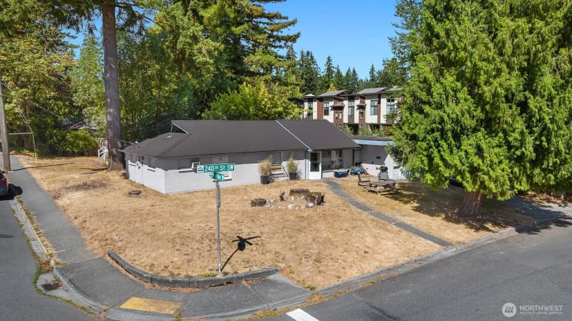 Property photo for 5507 240th Street Sw, Mountlake Terrace photo 6