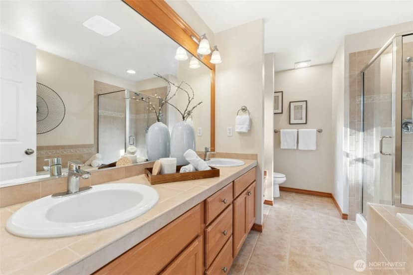 Property photo for 723 N 198th Street, Shoreline photo 16