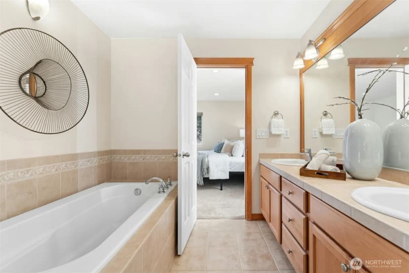 Property photo for 723 N 198th Street, Shoreline photo 17