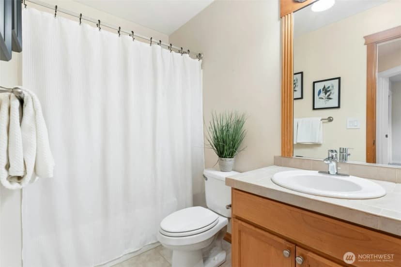 Property photo for 723 N 198th Street, Shoreline photo 28