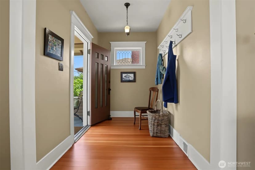 Property photo for 2833 Nw 69th Street, Seattle photo 4