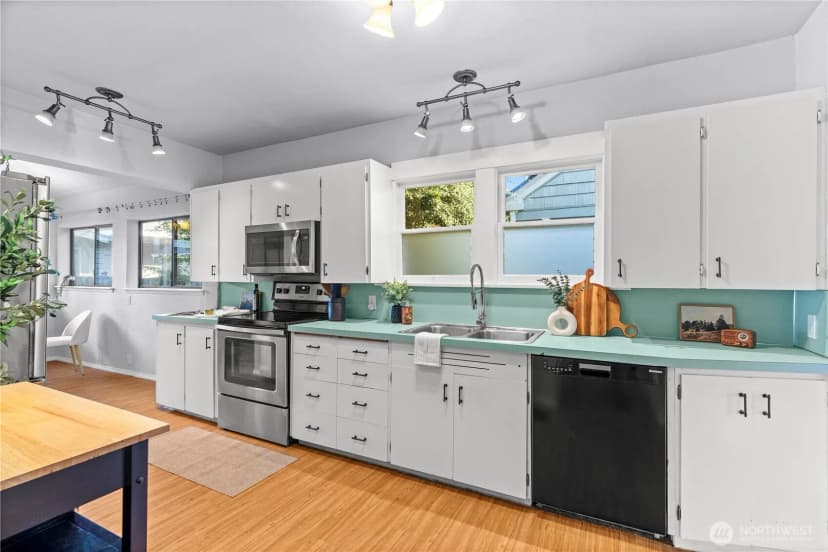 Property photo for 631 N Steele Street, Tacoma photo 16