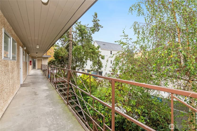 Property photo for 14520 Phinney Avenue N, Shoreline photo 11