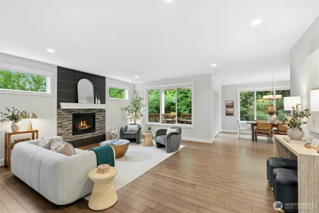 Property photo for 6814 Ne 129th Street, Kirkland photo 4