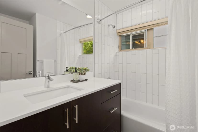 Property photo for 3817 Gilman Avenue W, Seattle photo 14