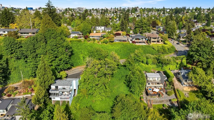 Property photo for 5215 Sw Jacobsen Road, Seattle photo 7