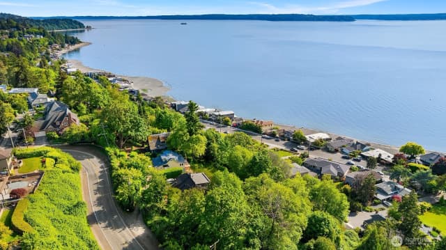 Property photo for 5211 Sw Jacobsen Road, Seattle photo 3