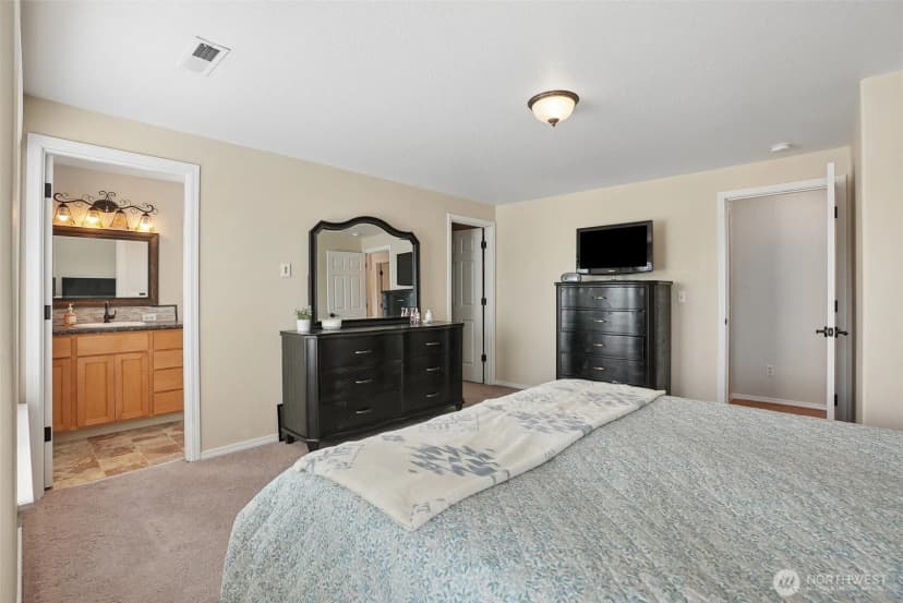 Property photo for 1601 E 4th Way, La Center photo 21