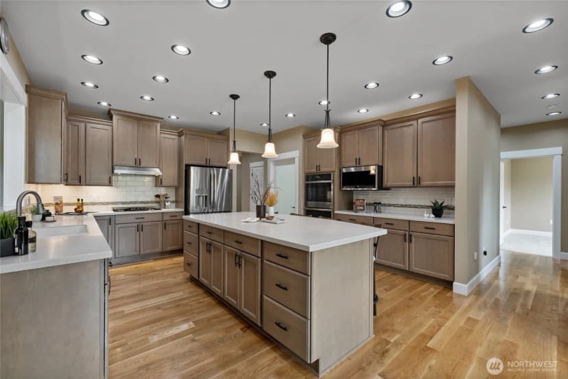 Property photo for 429 Cessna Court E, Eatonville photo 12