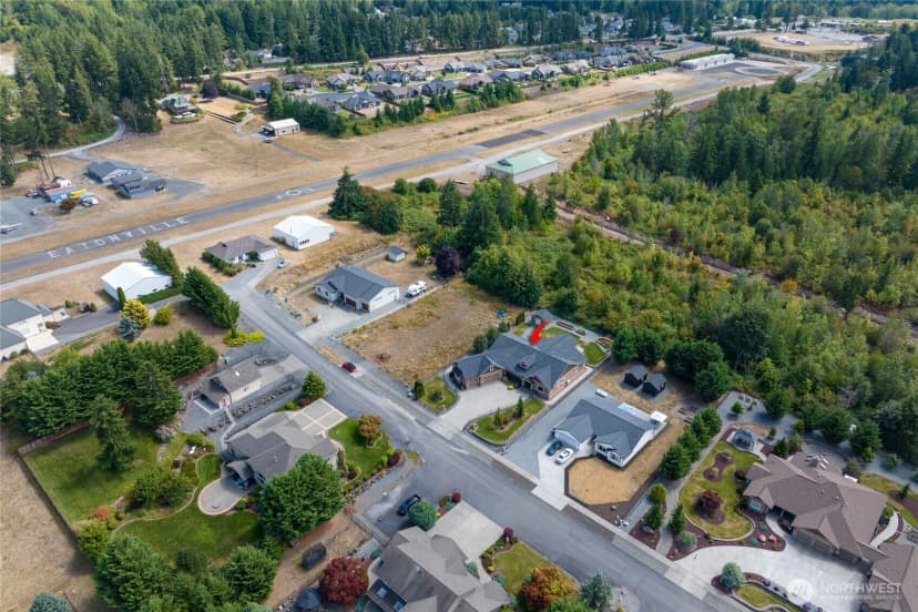 Property photo for 429 Cessna Court E, Eatonville photo 40