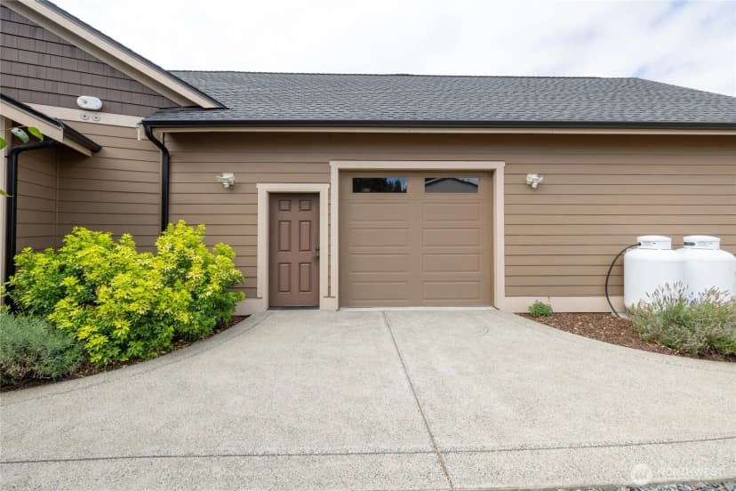 Property photo for 429 Cessna Court E, Eatonville photo 37
