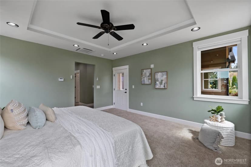 Property photo for 429 Cessna Court E, Eatonville photo 20