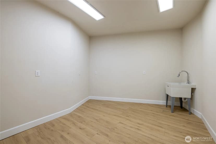 Property photo for 429 Cessna Court E, Eatonville photo 31
