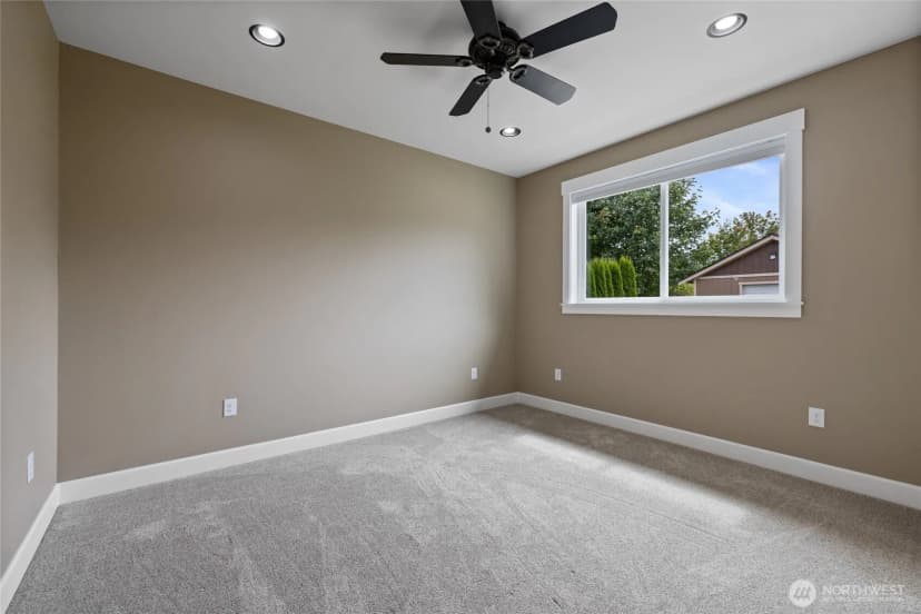Property photo for 429 Cessna Court E, Eatonville photo 26