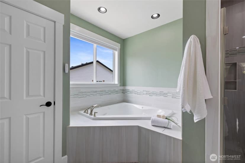 Property photo for 429 Cessna Court E, Eatonville photo 22