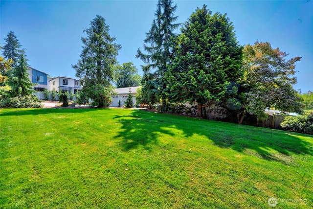 Property photo for 8205 Ne 128th Street, Kirkland photo 3
