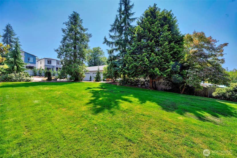 Property photo for 8205 Ne 128th Street, Kirkland photo 3