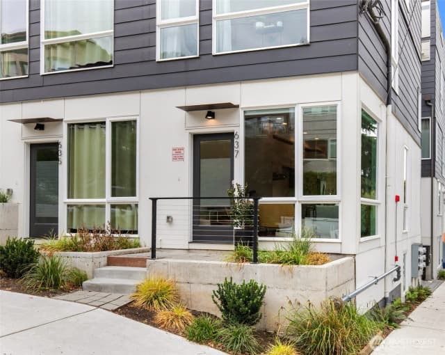 Property photo for 637 13th Avenue E, Seattle