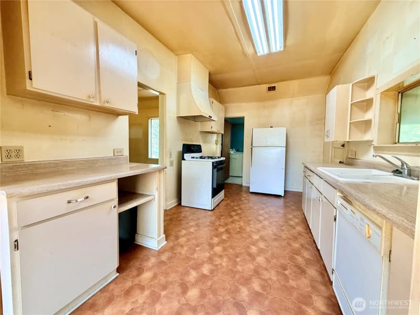 Property photo for 1919 Guy Wetzel Rd, Port Orchard photo 14