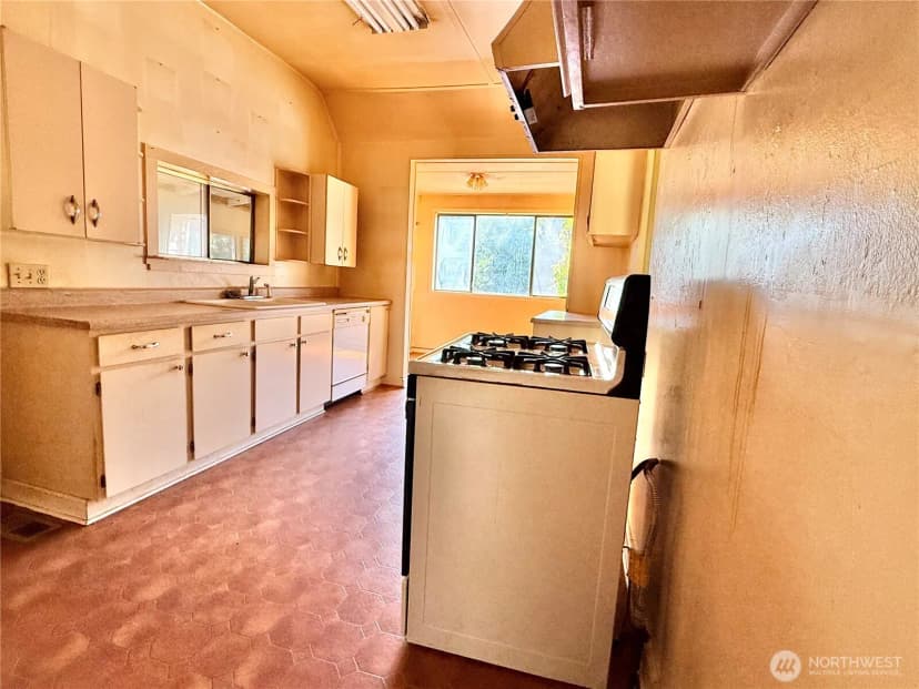 Property photo for 1919 Guy Wetzel Rd, Port Orchard photo 15