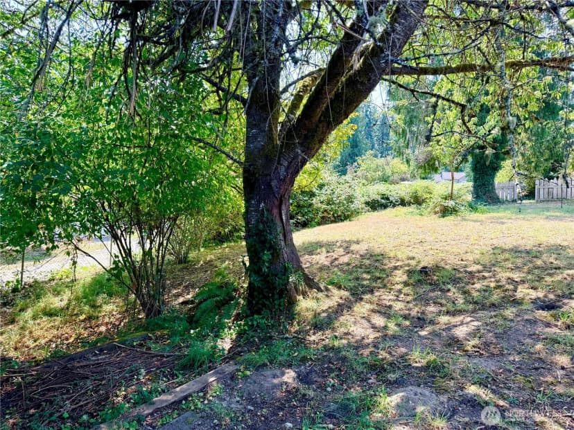 Property photo for 1919 Guy Wetzel Rd, Port Orchard photo 8