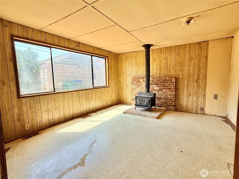 Property photo for 1919 Guy Wetzel Rd, Port Orchard photo 12
