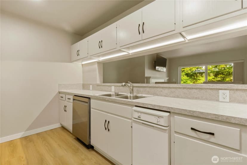 Property photo for 2021 N Laventure Road #107, Mount Vernon photo 8