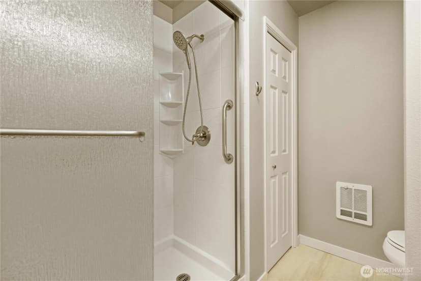 Property photo for 2021 N Laventure Road #107, Mount Vernon photo 15