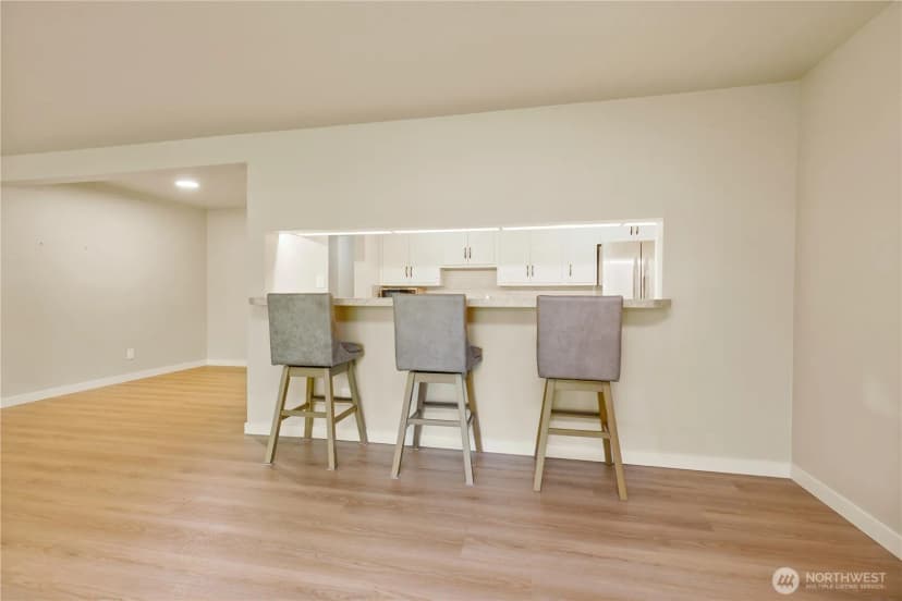 Property photo for 2021 N Laventure Road #107, Mount Vernon photo 11