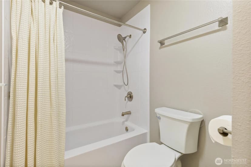 Property photo for 2021 N Laventure Road #107, Mount Vernon photo 20