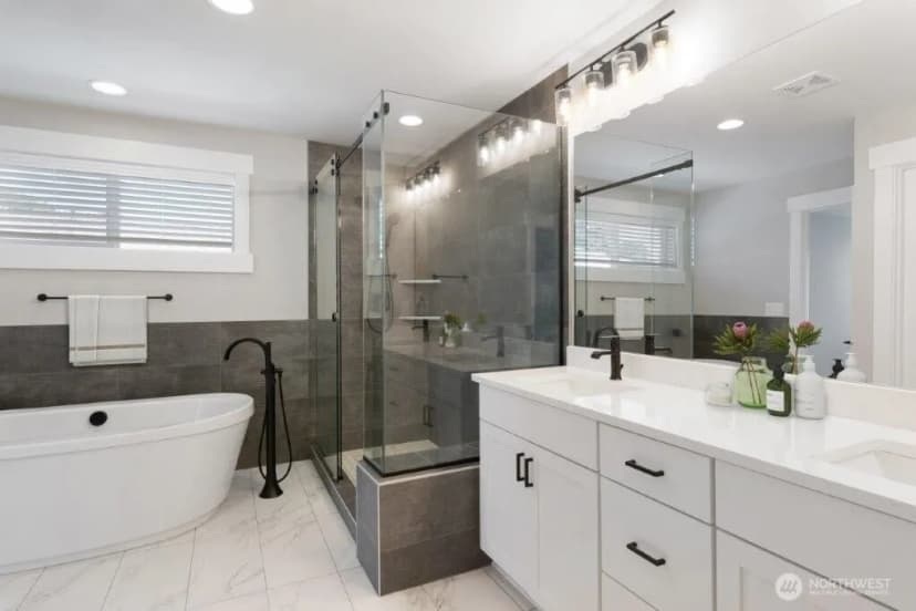 Property photo for 7544 S 129th Place, Seattle photo 8