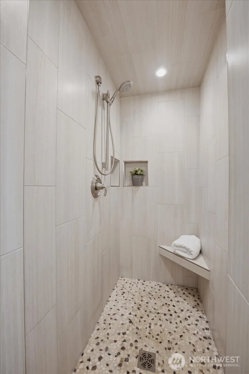 Property photo for 10705 41st Place Ne, Seattle photo 17