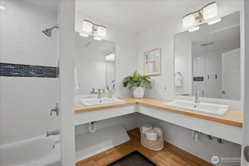 Property photo for 10705 41st Place Ne, Seattle photo 21