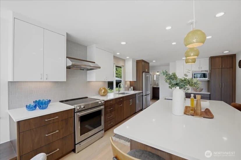 Property photo for 10705 41st Place Ne, Seattle photo 10