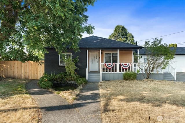 Property photo for 409 3rd Avenue Se, Pacific