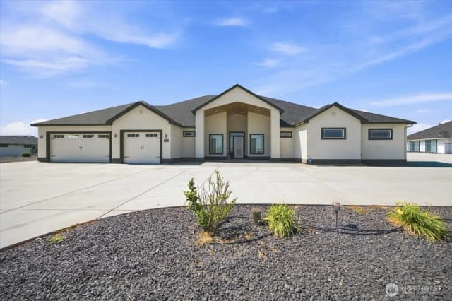 Property photo for 2075 Fraser Dr, Pasco