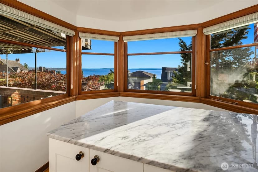 Property photo for 2301 Rosemont Place W, Seattle photo 12